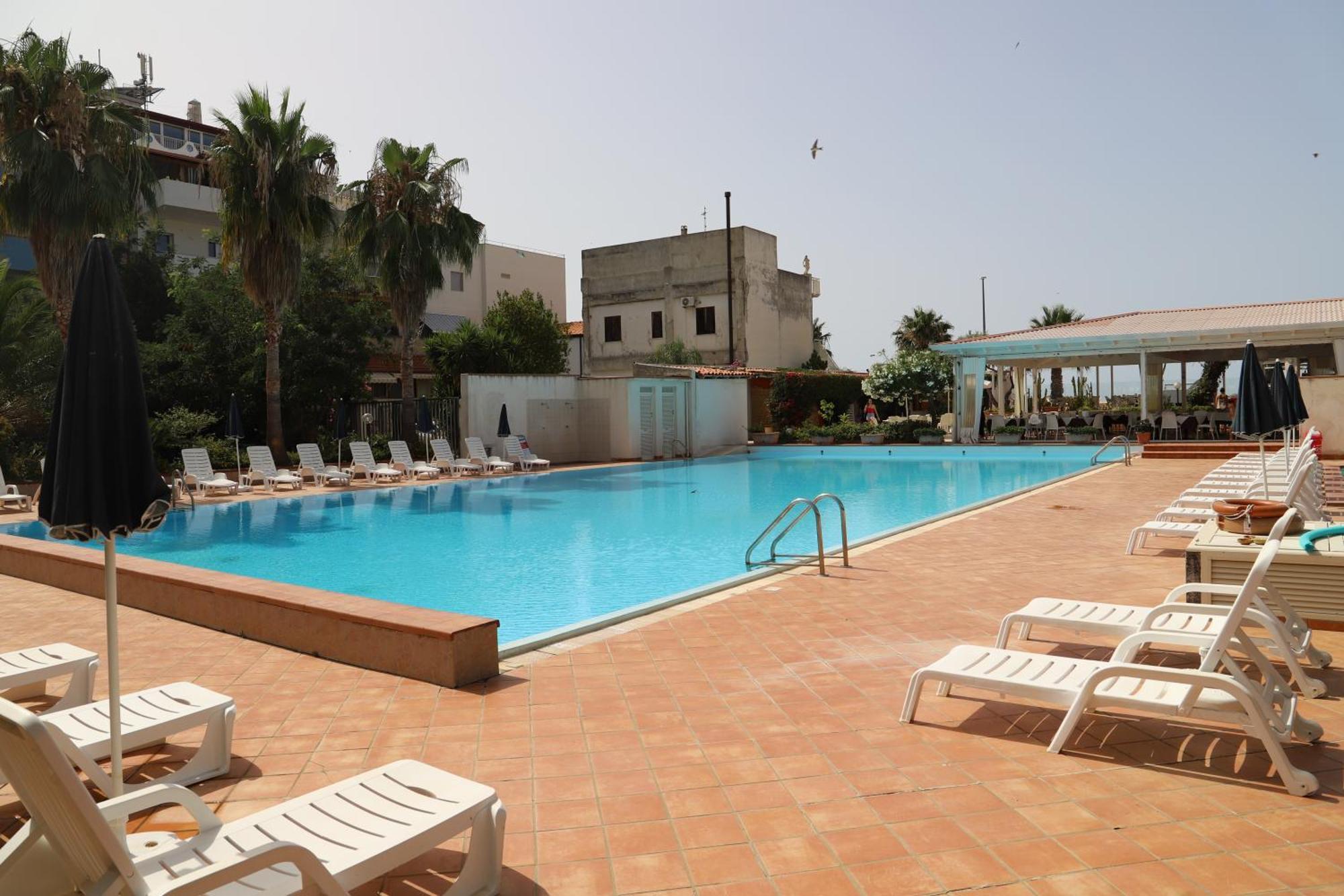 La Cicala Hotell Brolo Exteriör bild
