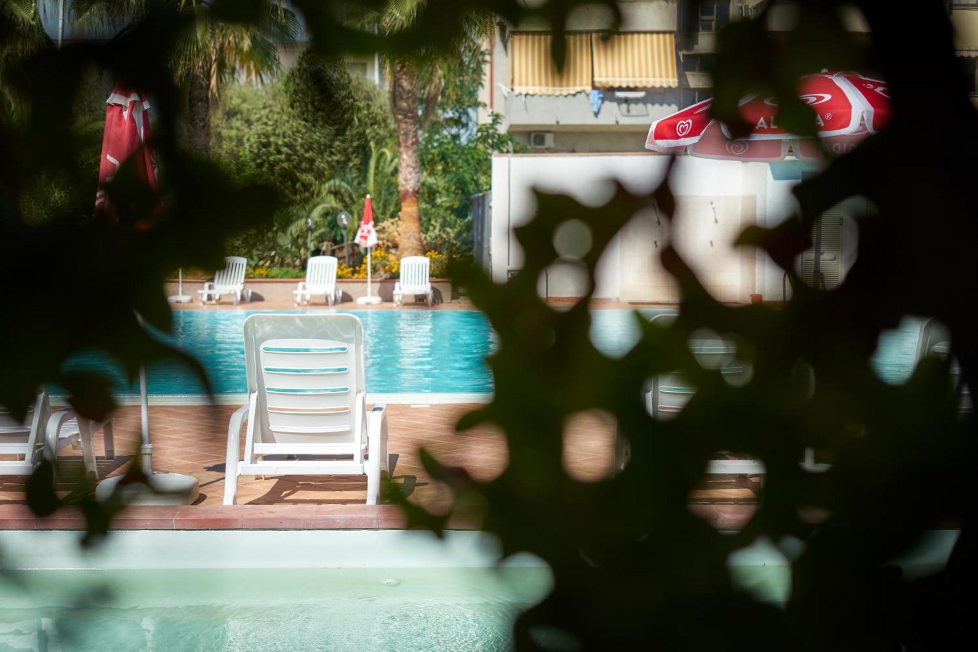 La Cicala Hotell Brolo Exteriör bild